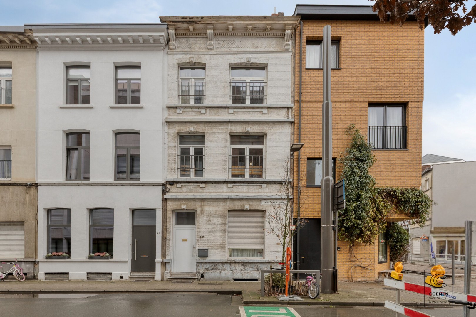 Te renoveren herenwoning met een bewoonbare oppervlakte van 248m² op een TOPlocatie in hartje Zurenborg! 