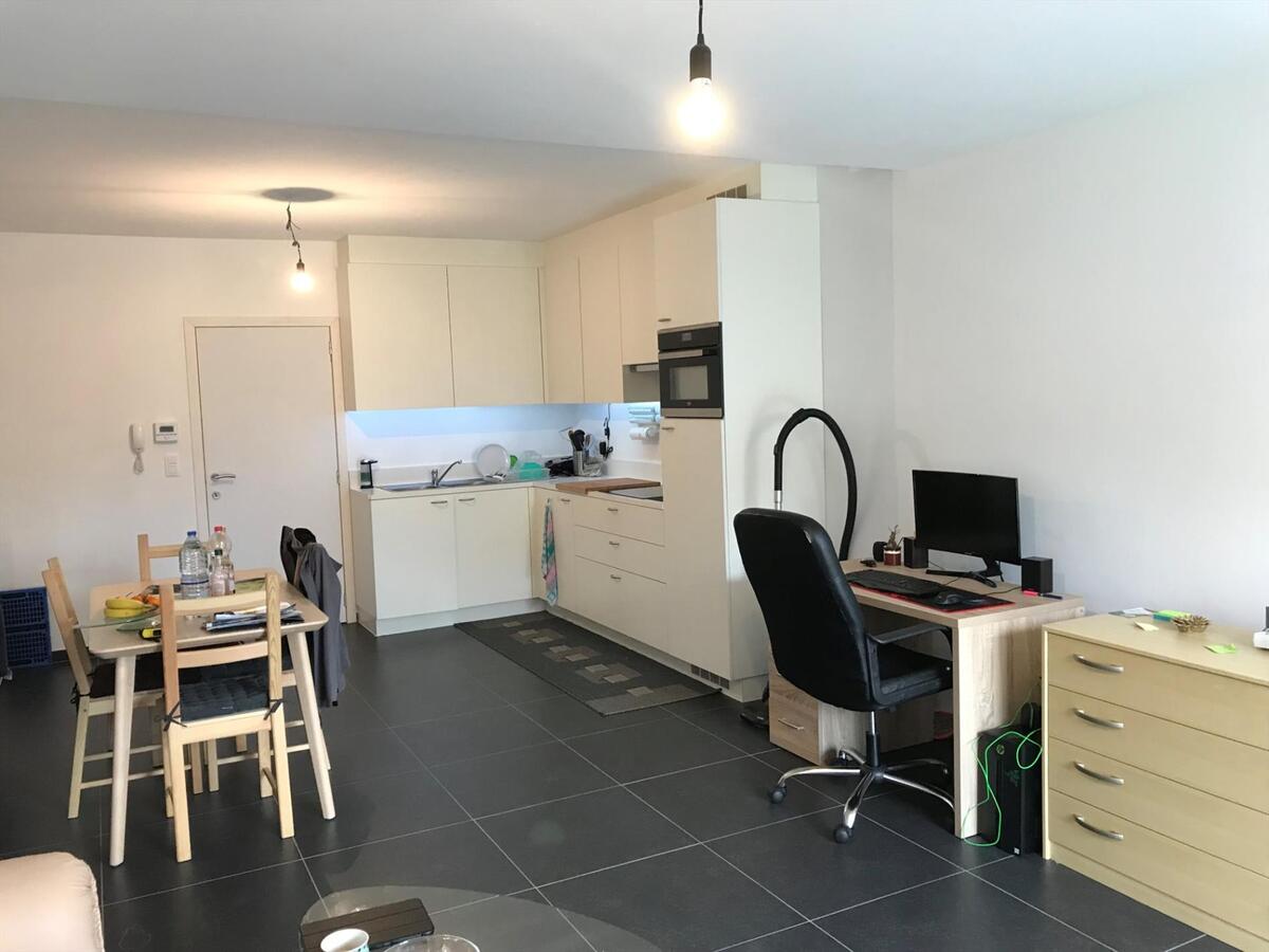 Gelijkvloersappartement met tuin en 2 autostaanplaatsen 