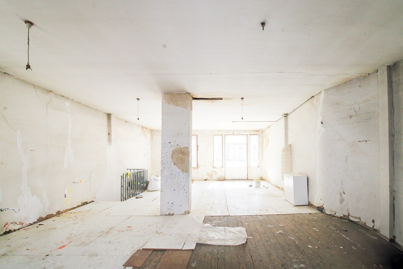 Investeren in het hart van Sint-Niklaas: Veelzijdig handelshuis met uitbreidingspotentieel in bruisend centrum te koop 