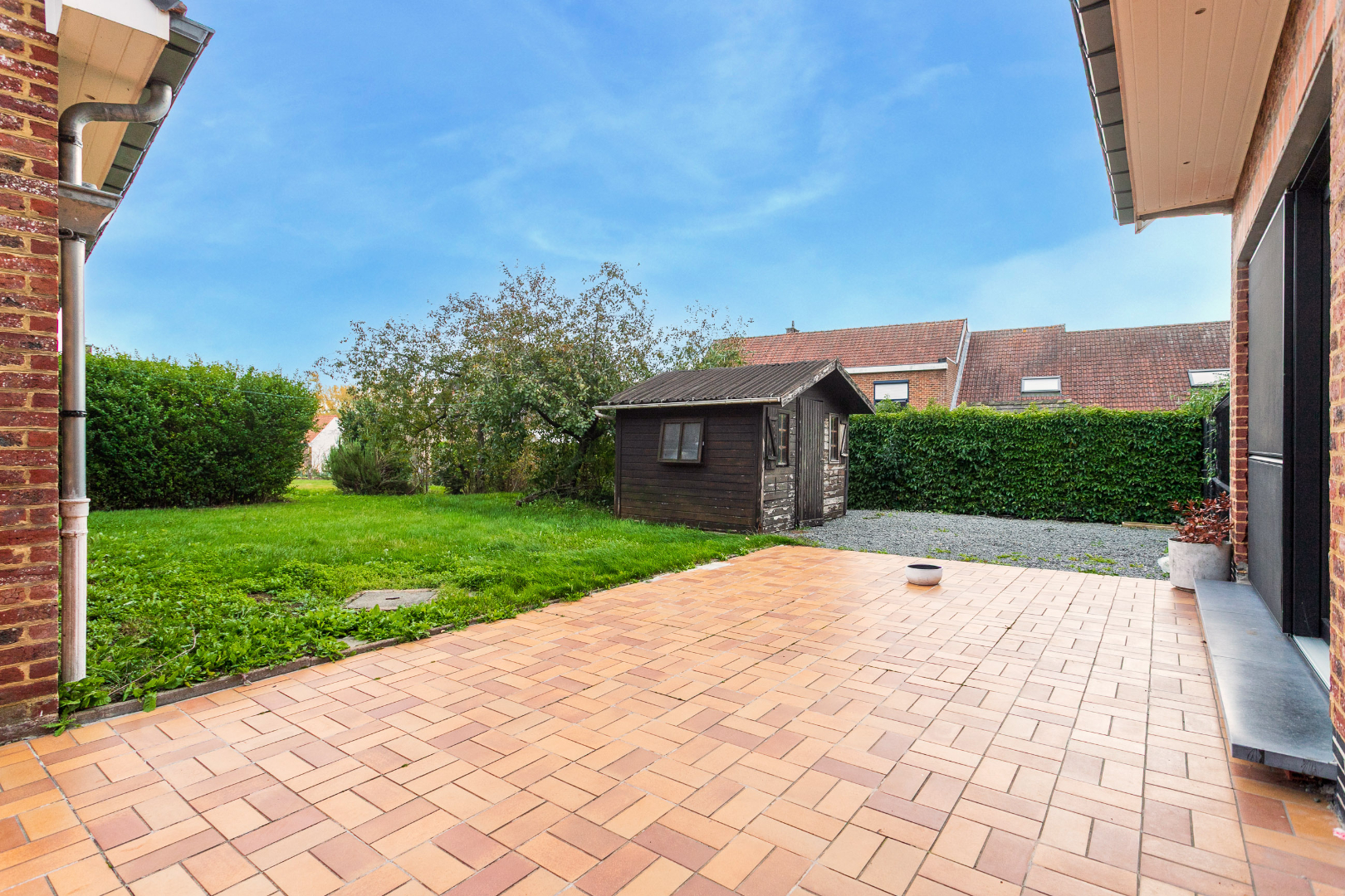 Ruime woning te Pajottegem met 4 slpks, garage en tuin op +-10a! 