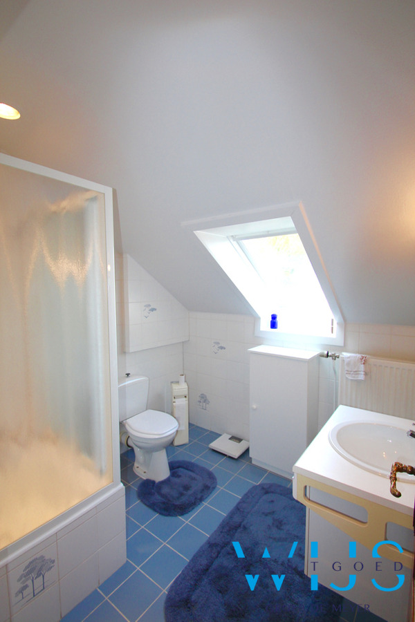 Prachtige instapklare en ruime woning op 1547m²  te OOSTEEKLO 