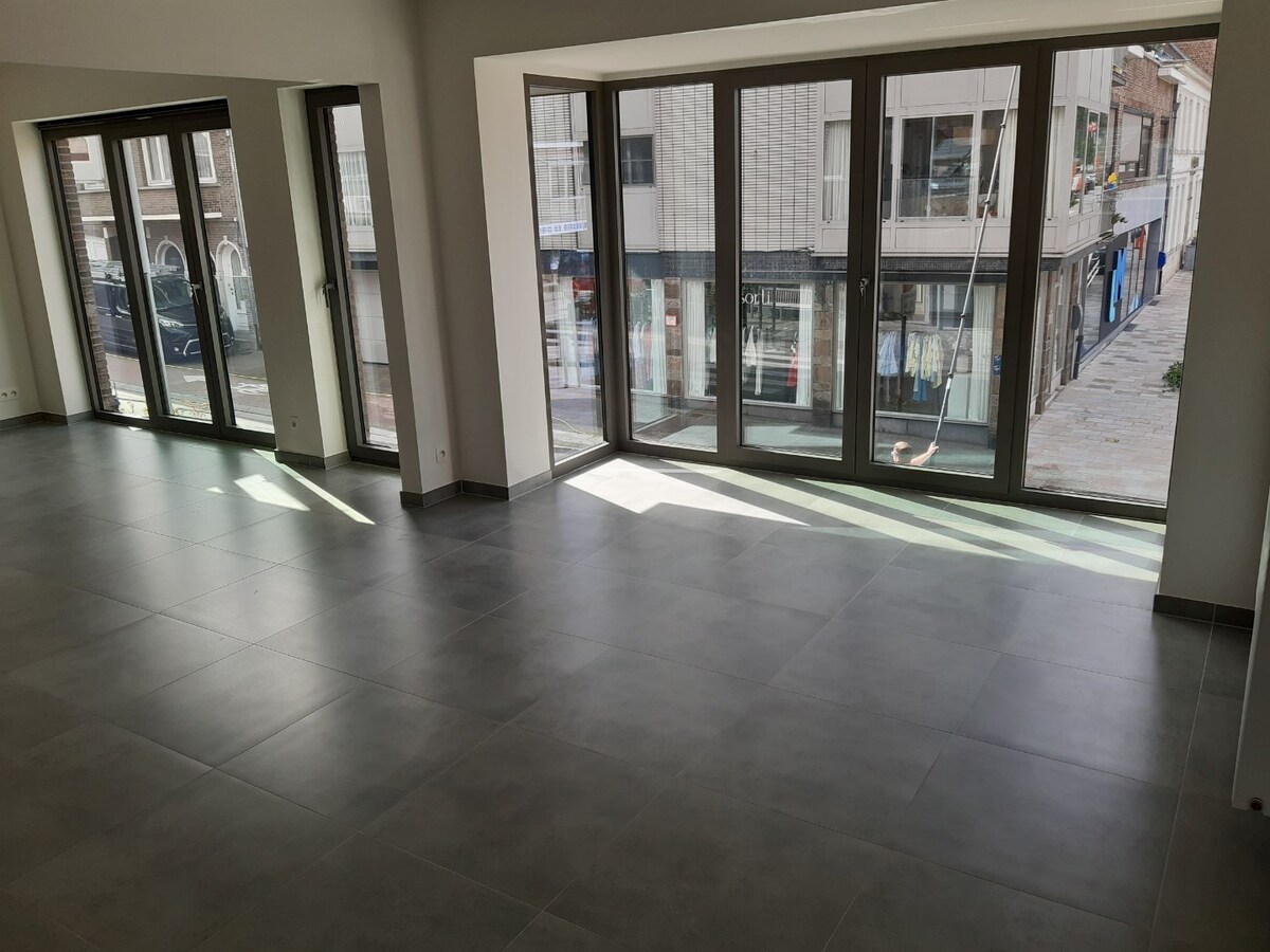 Exceptioneel wonen met zicht op de Gaverse Markt. 