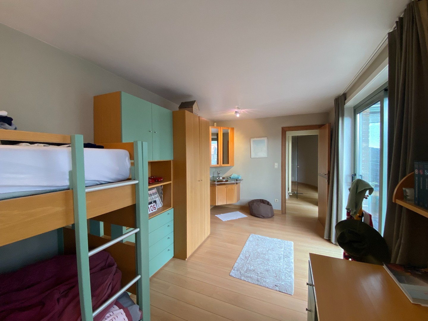 Multifunctioneel handelspand met luxueuze woonst op centrumligging in Sint-Eloois-Vijve! 