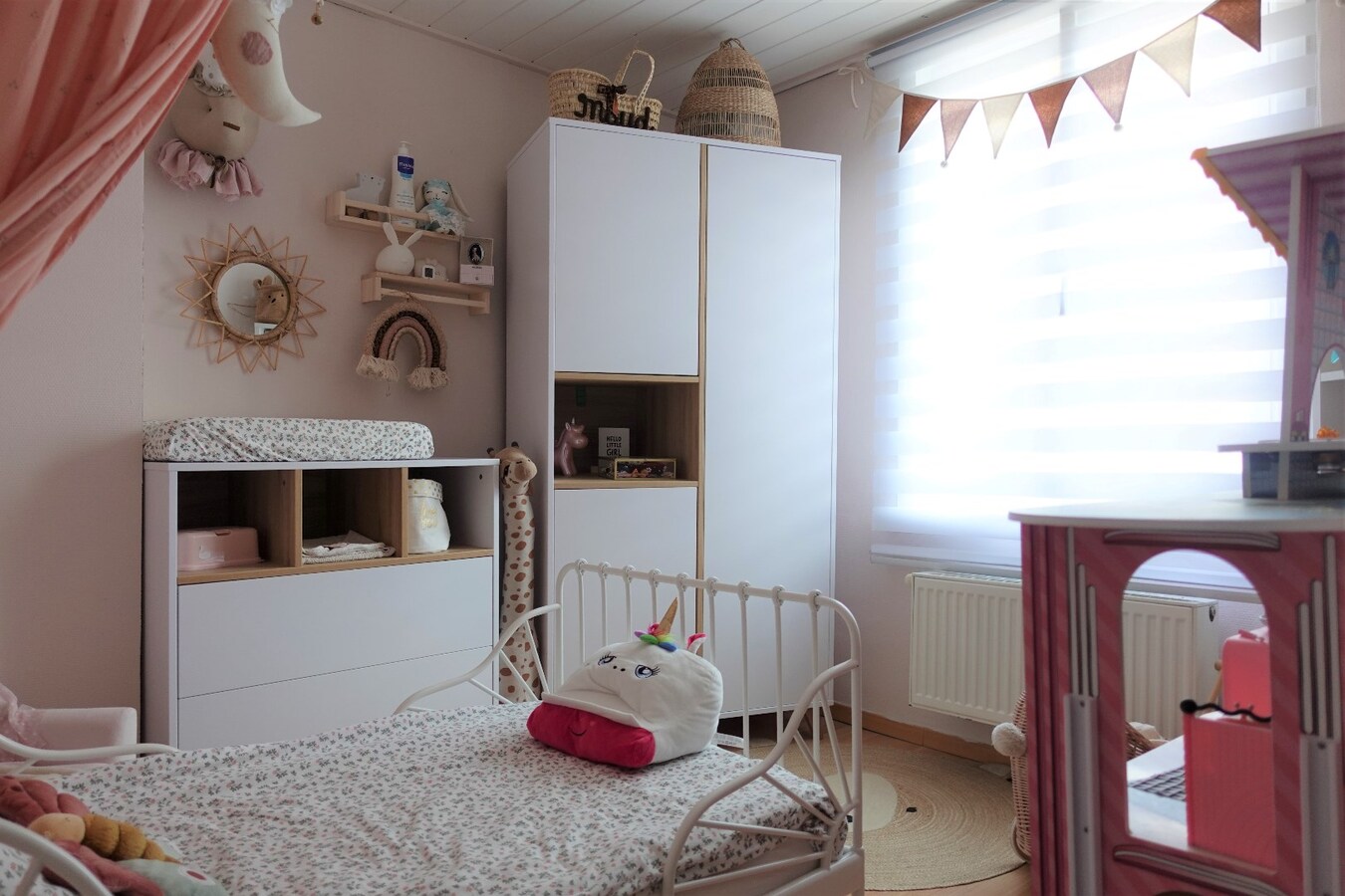 Gerenoveerde (deels) rijwoning met 2 slaapkamers 