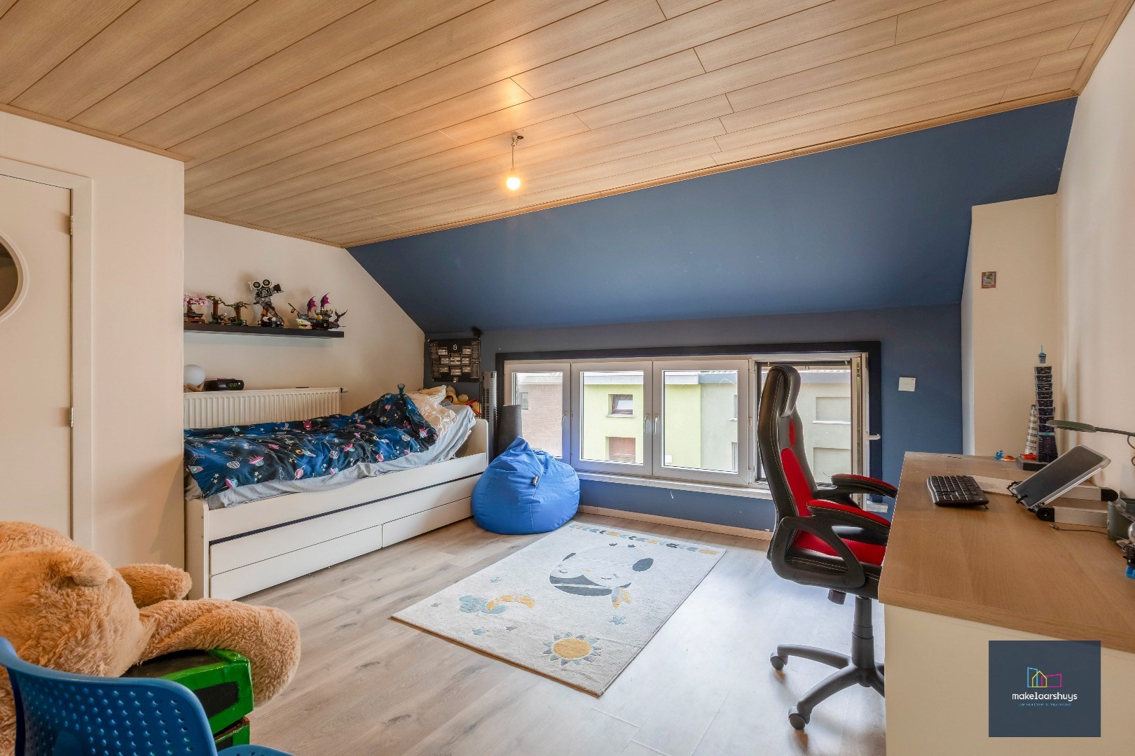 Instapklare woning met aangename tuin en garage 