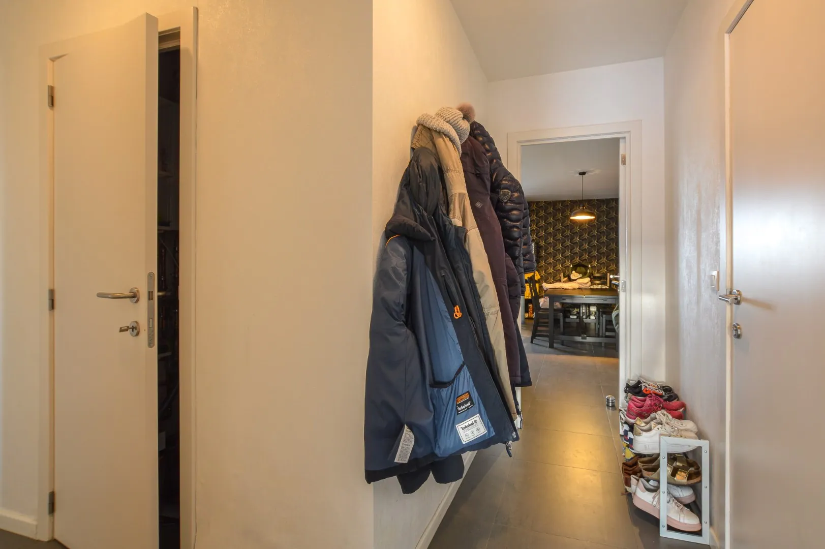 Recent tweeslaapkamer appartement te huur in het centrum van Ettelgem