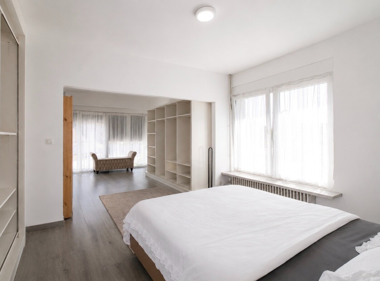 Exclusieve instapklare villa met buitenzwembad, uitzonderlijke leefruimte en 6 slaapkamers op topligging in Sint-Niklaas 