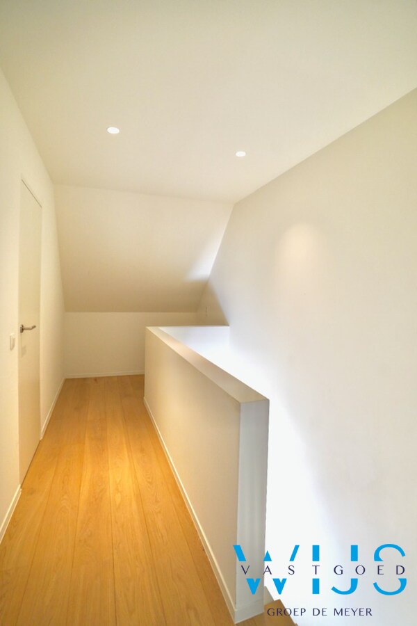 Luxues afgewerkt 2 slaapkamer appartement IN het centrum Ertvelde ! 