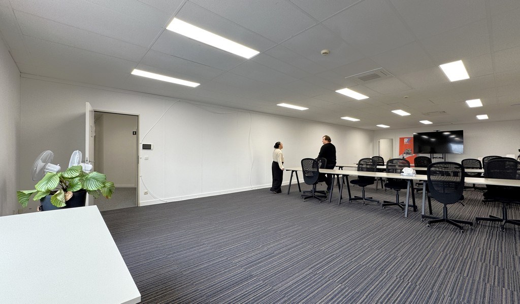 Instapklaar kantoor te huur in industriezone Mechelen-Noord 