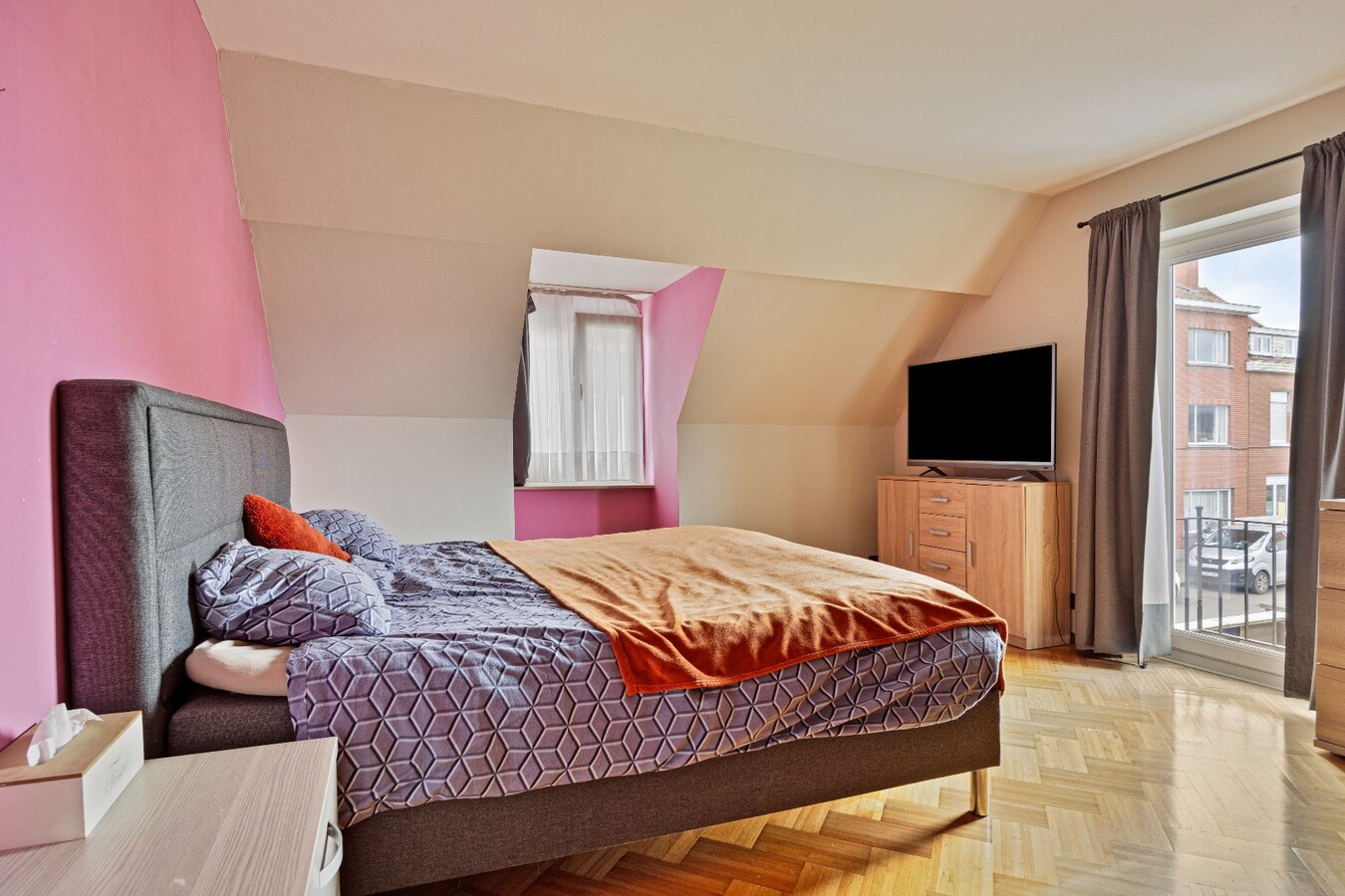 Zeer ruime woning met garage te koop in centrum Oudenaarde 