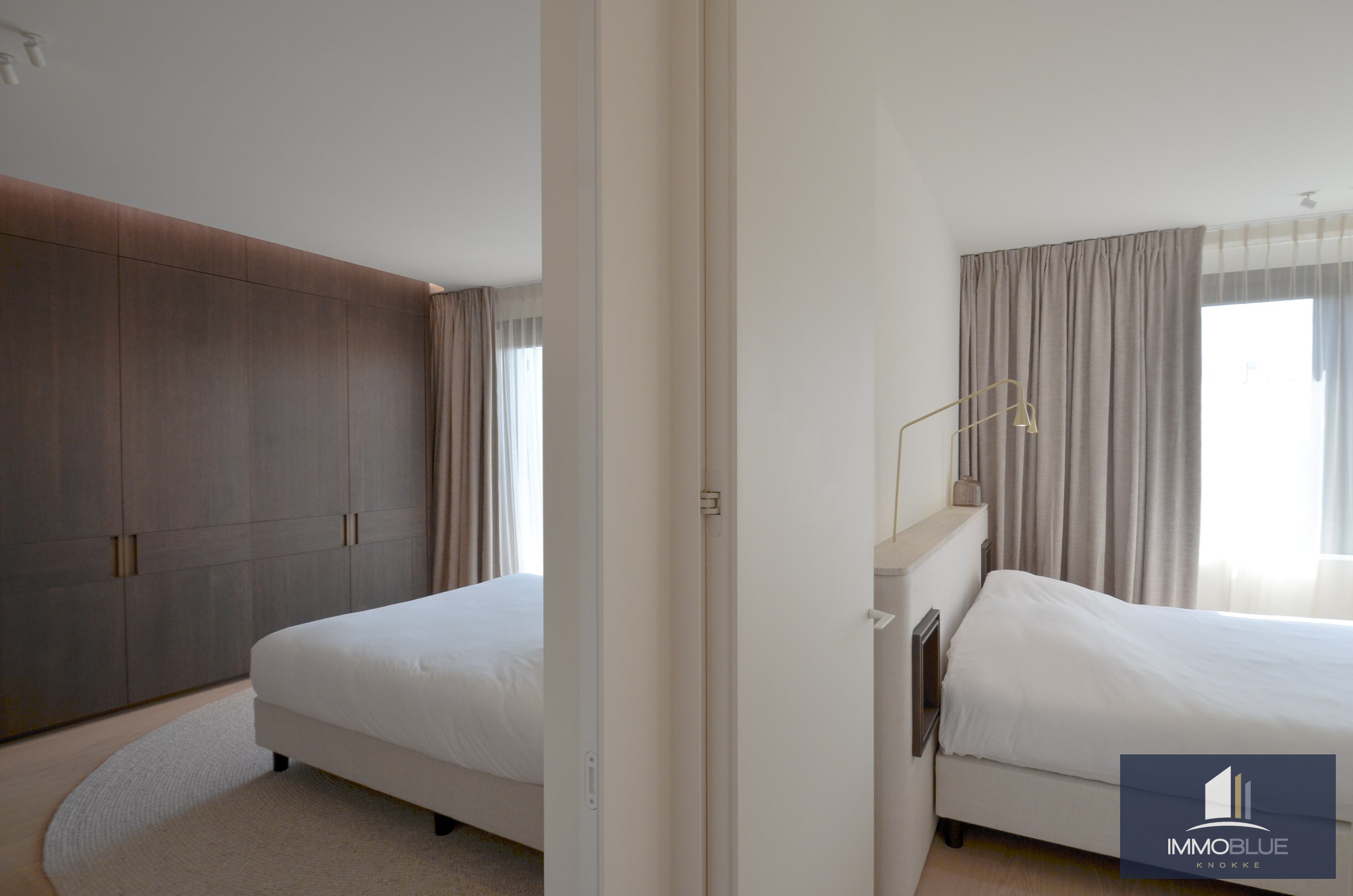 Uitzonderlijk gerenoveerd appartement met frontaal zeezicht in het Zoute. 