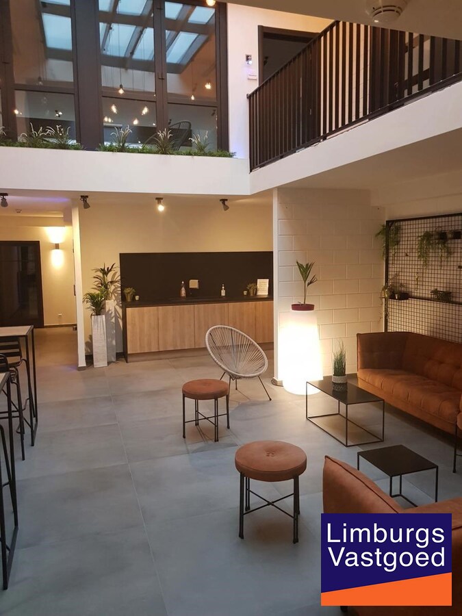 Terbeschikkingstelling van infrastructuur in vernieuwde kantoren met parking, v.a. 21 m², Genk-Noord 