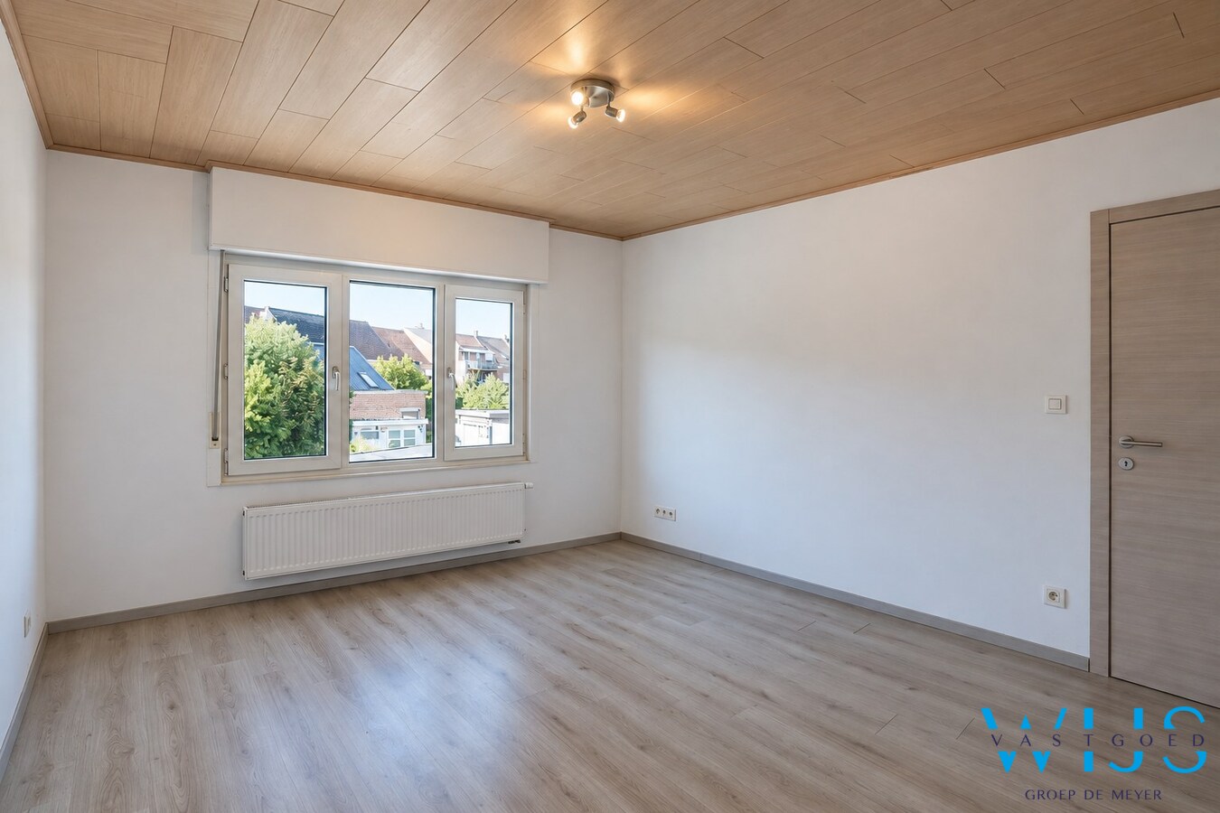 Gerenoveerde woning met diepe tuin en garage in Zelzate 