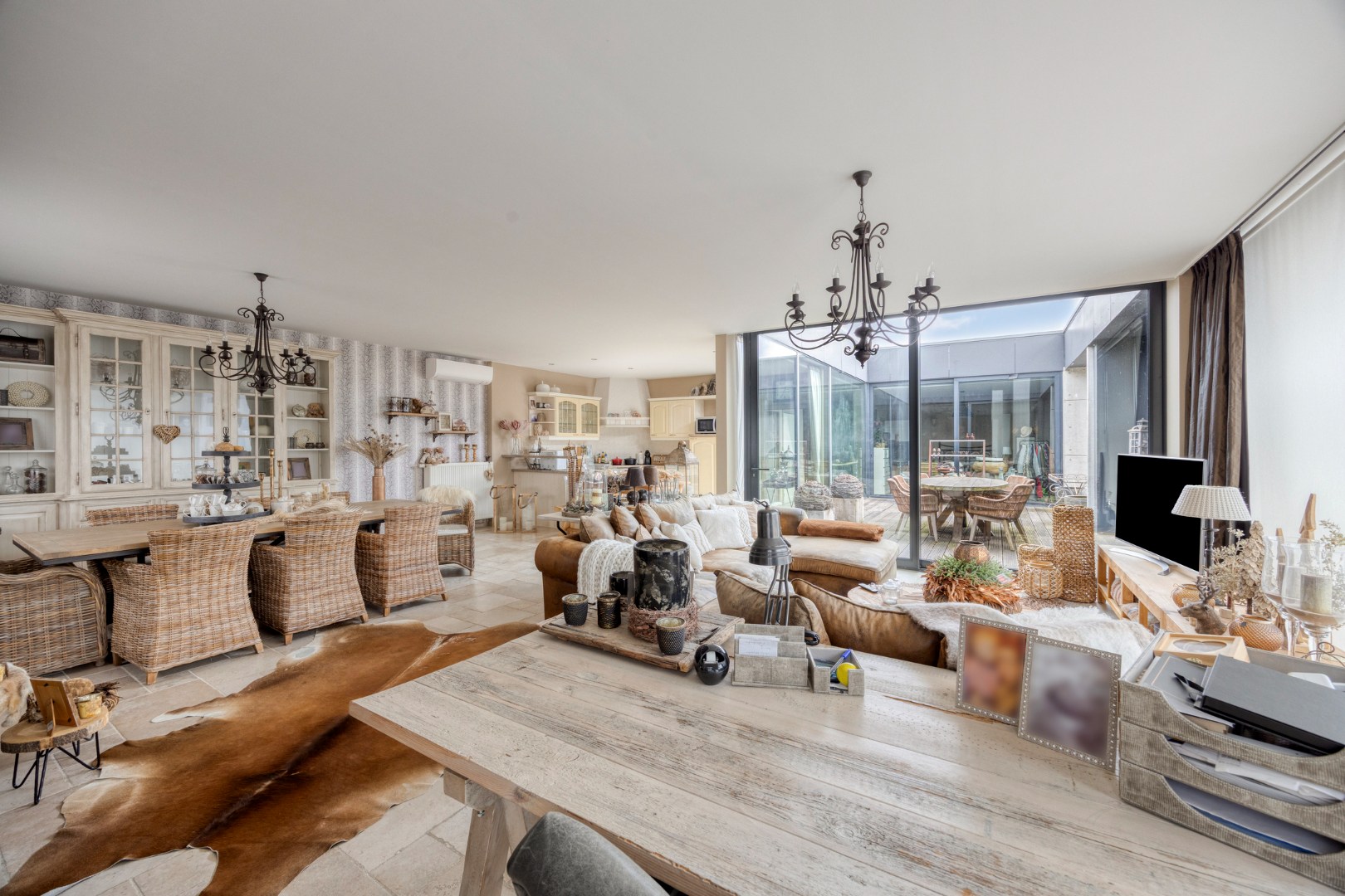 Zeer ruim appartement met 3 slpk. in Geel 