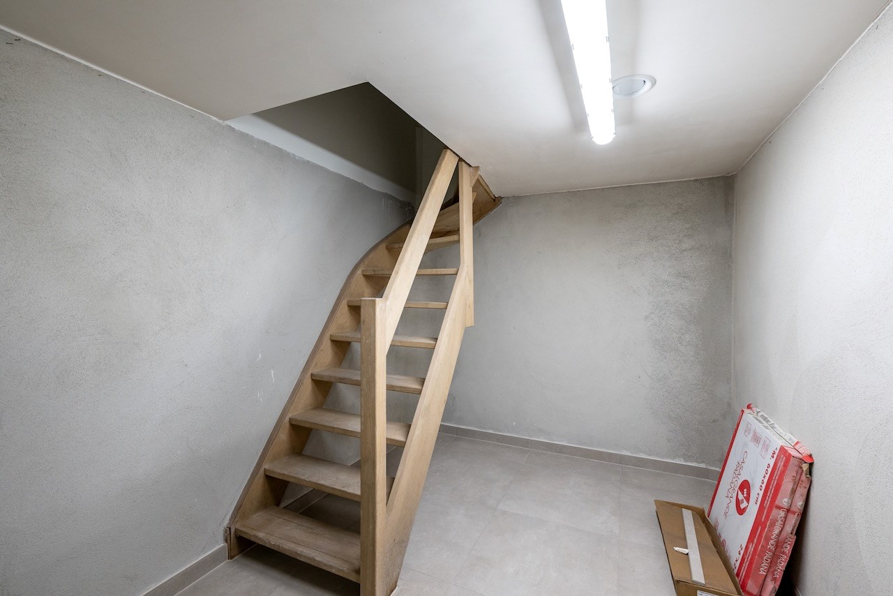 Cette magnifique maison individuelle rénovée avec une allée située dans un quartier calme à Knokke, offre tout ce dont vous avez besoin pour vivre confortablement. 