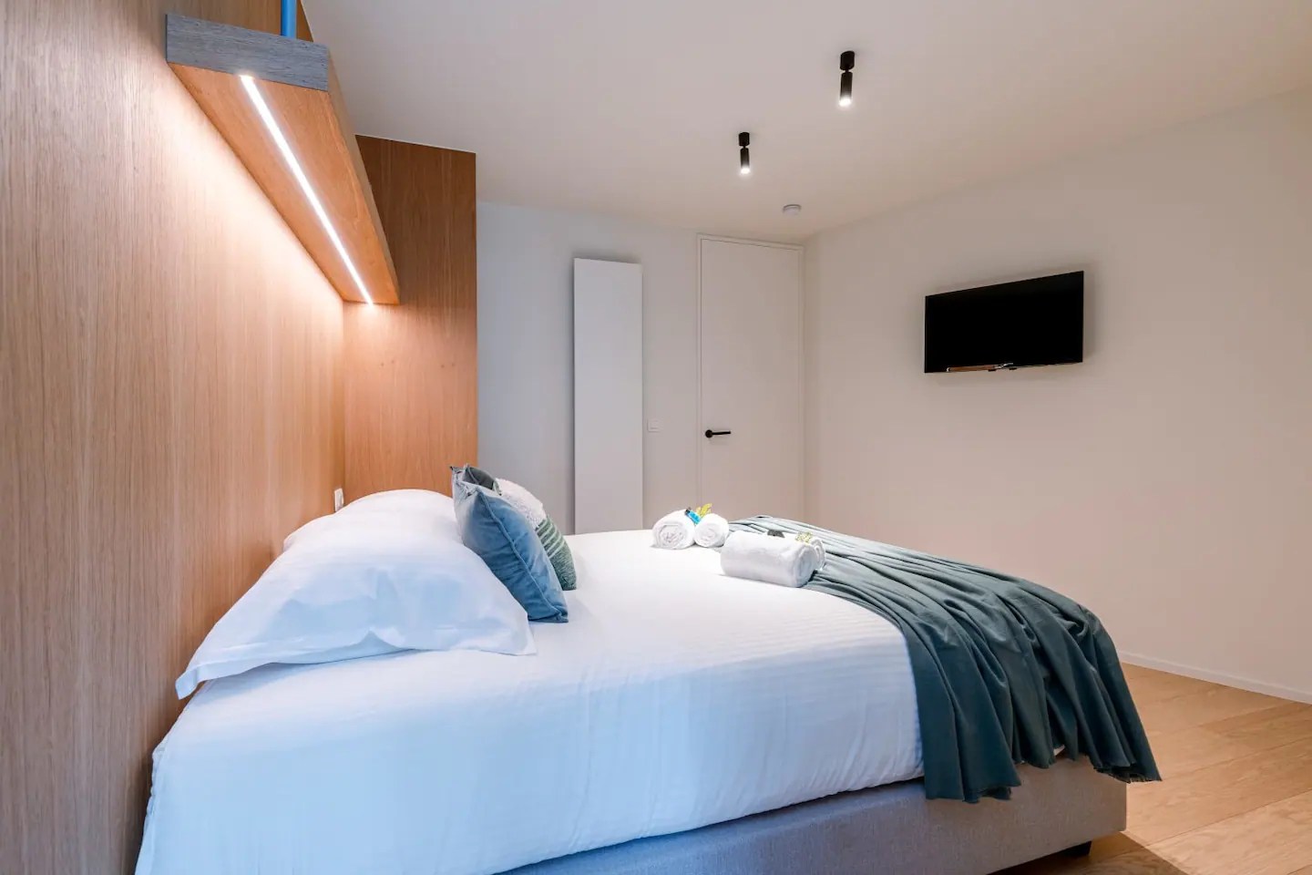 GEMEUBELD: Recent gerenoveerd en lichtrijk appartement, met zijdelings zeezicht, vlakbij het strand en het Casino. 