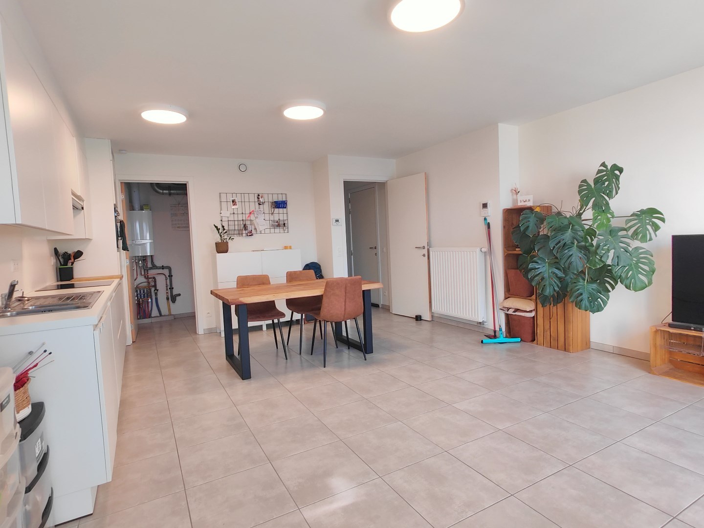 Recent tweeslaapkamer appartement met carport in centrum Beselare 
