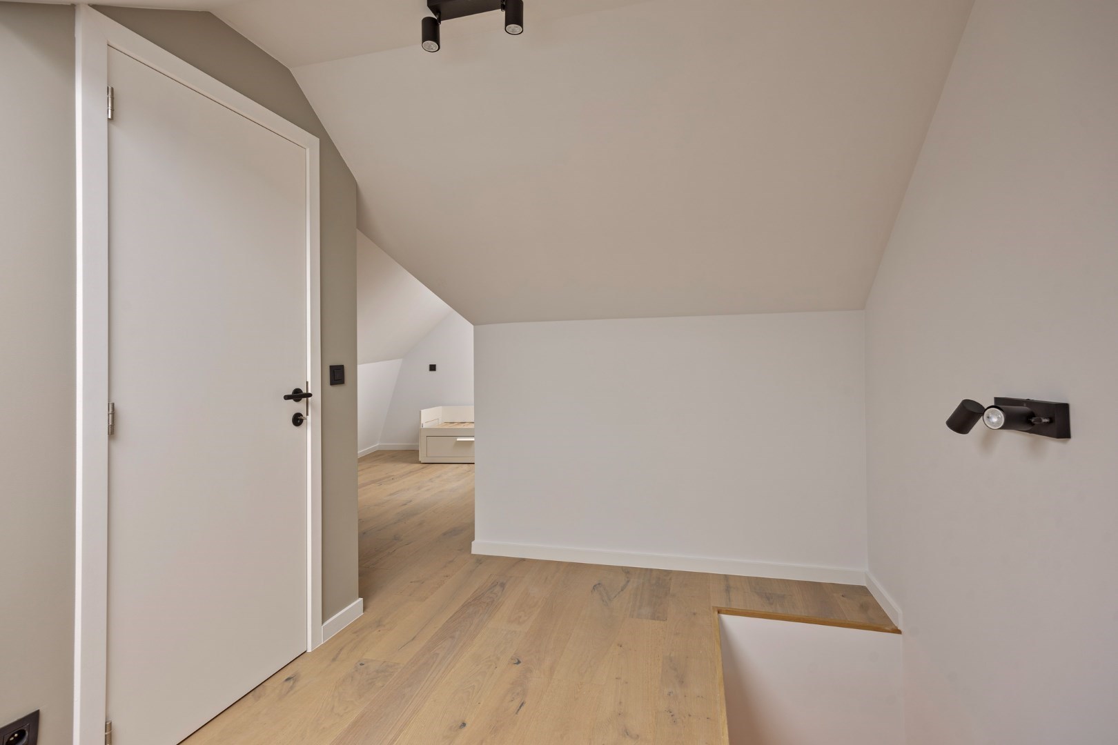 Volledig gerenoveerde en gemeubelde studentenkamers met privé-sanitair. 
