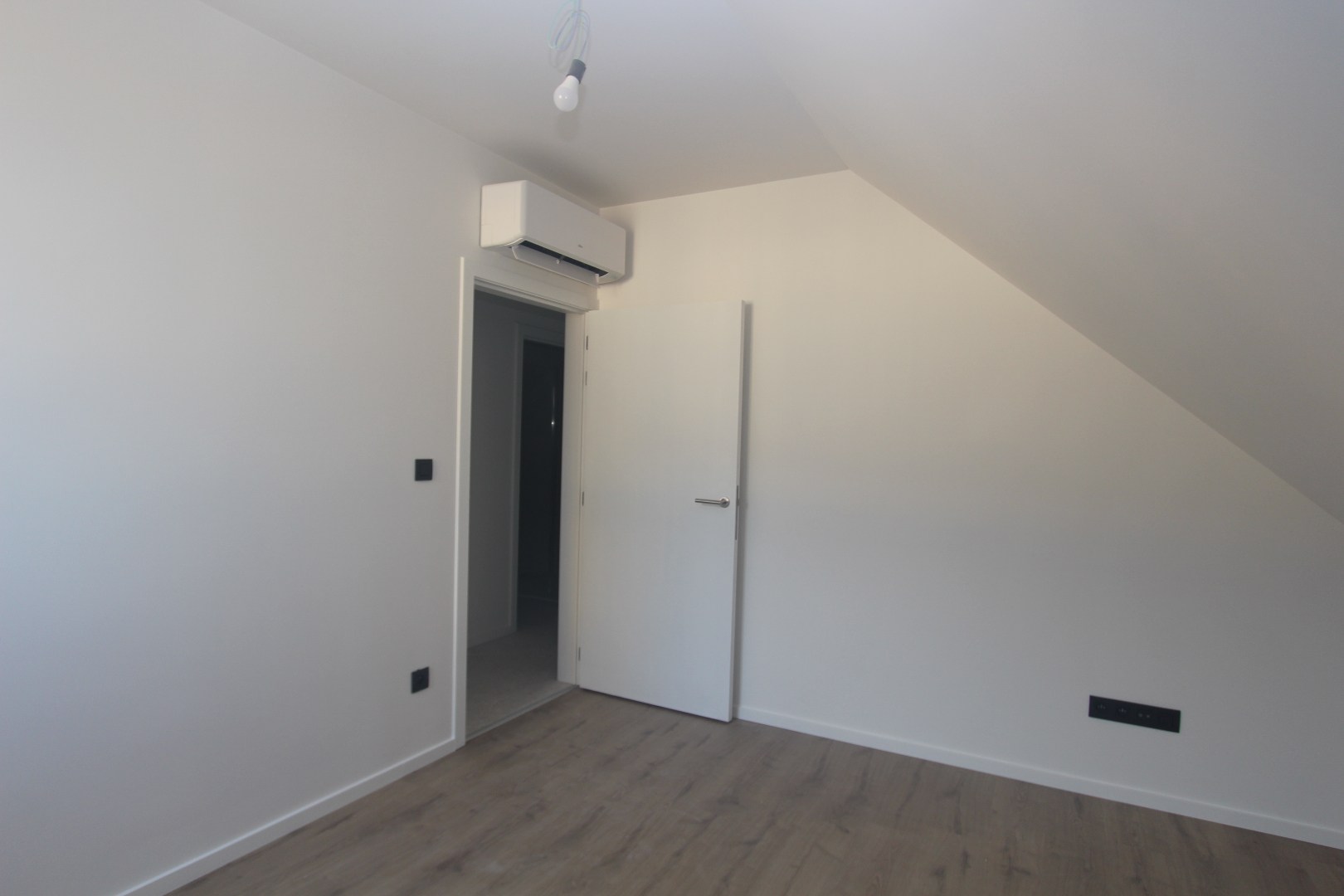 PRACHTIG AFGEWERKTE WONING (2020) 