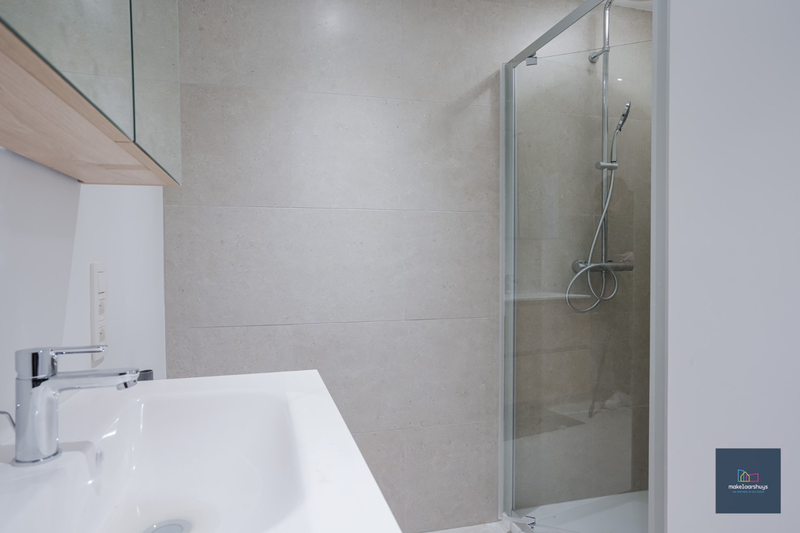 Nieuw gelijkvloers 2 slaapkamerappartement met koer 