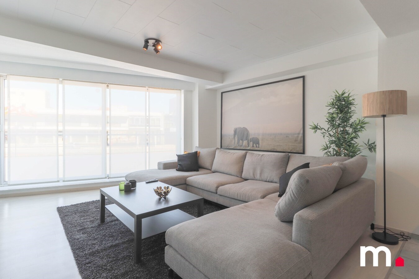 TOPPER !! Prachtig ruim 1 slaapkamer appartement aan de vernieuwde Leieboorden ! 