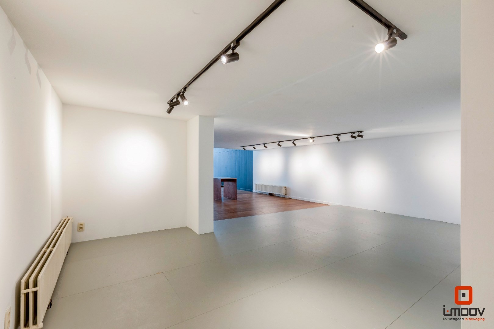 Uitzonderlijk ruim en lichtrijk handelspand met showroom op toplocatie in Gent 