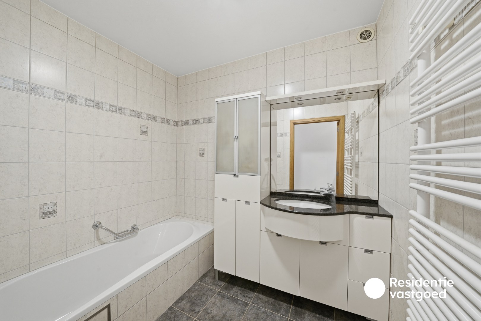 Ruim en verzorgd duplexappartement in het centrum van Eernegem 