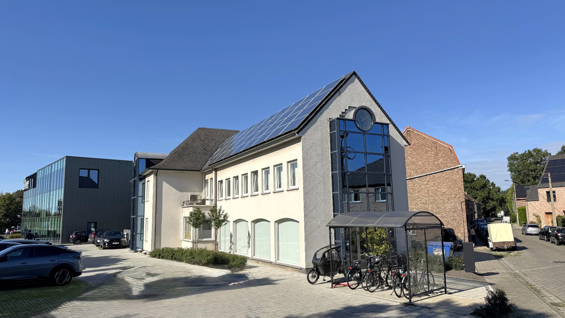 Standalone kantoorgebouw te huur nabij E40 in Drongen