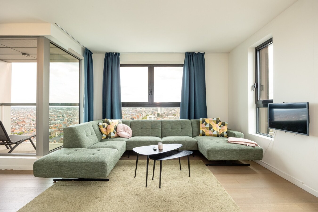 Stijlvol appt. met terras in de 'London Tower' op 't Eilandje! 