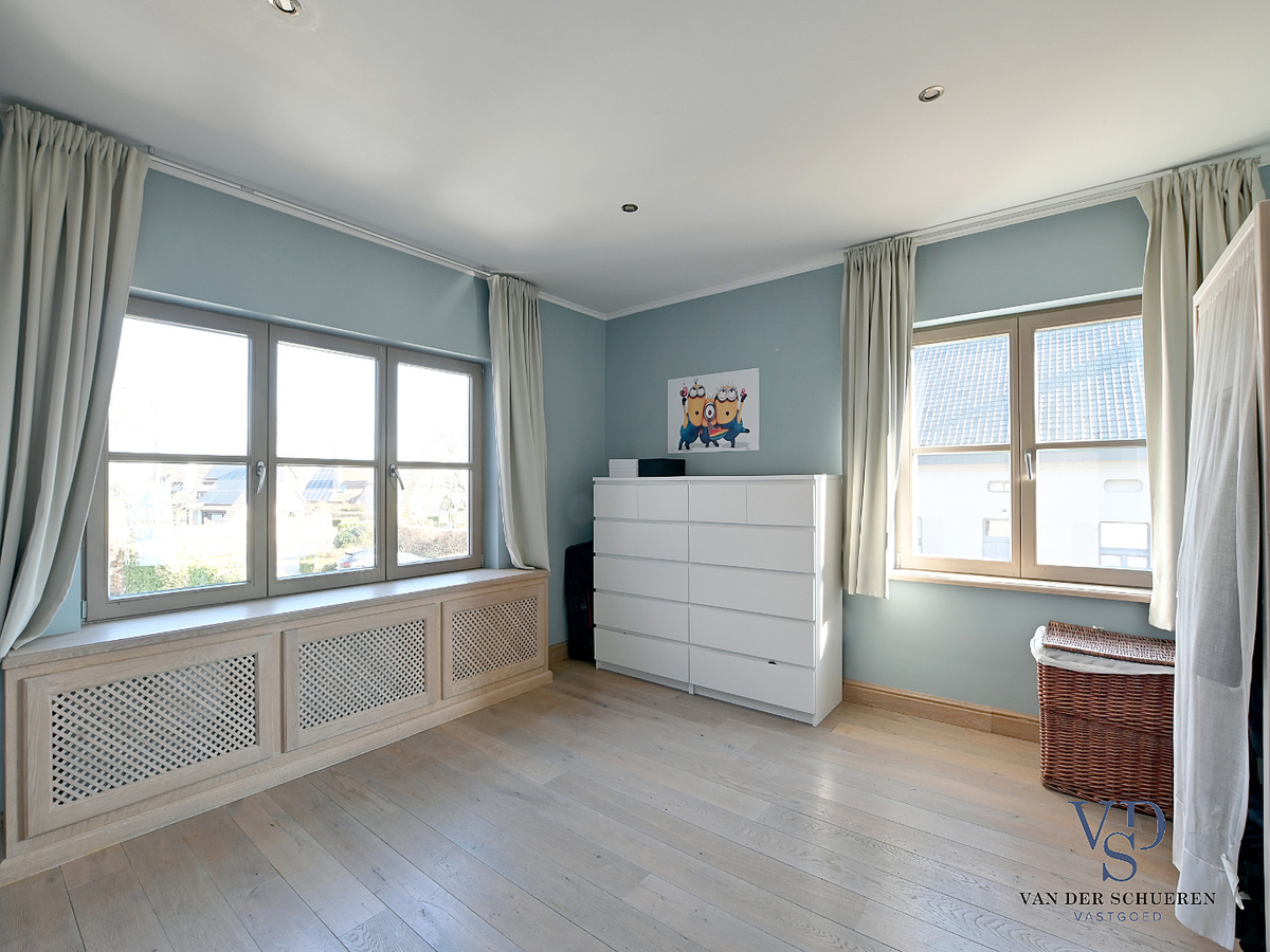 Prachtig gerenoveerde Herenwoning met zwembad te Gavere. 