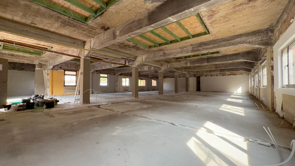 Kantoorrenovatieproject te koop vlakbij klaverblad in Gent