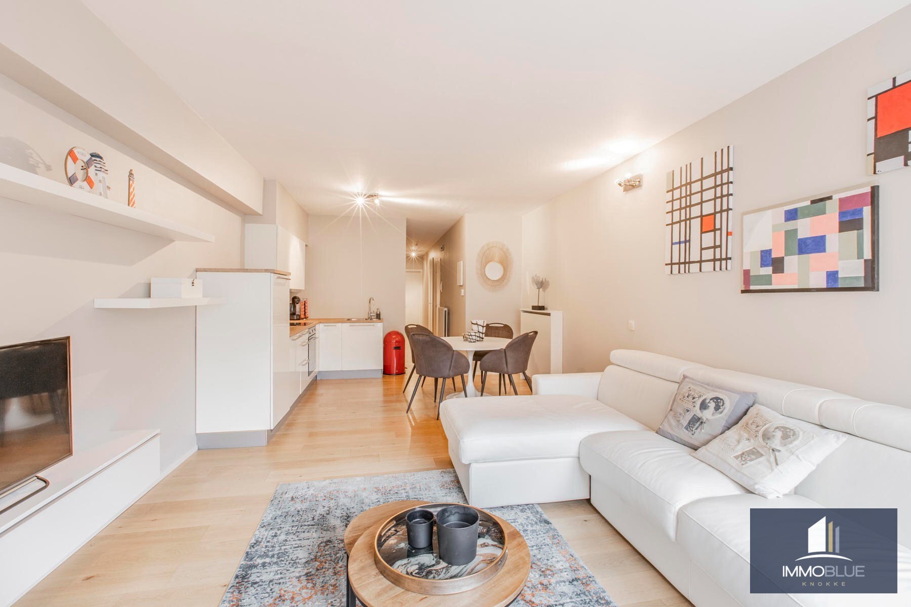 Pied-à-terre prêt à emménager entre la Place du Triangle et la Place Albert. 