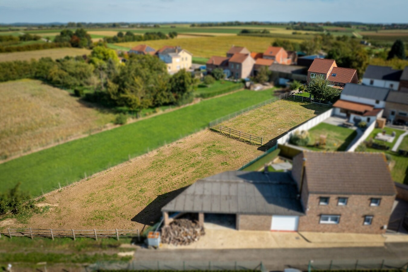 Renovated property with drained track and pasture on approximately 16 ares in Mielen-boven-Aalst. 