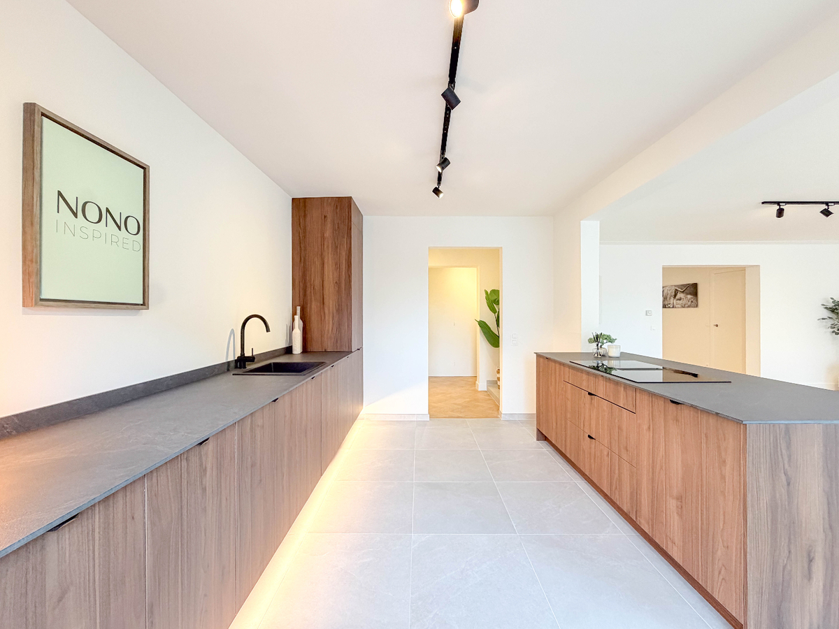 Stijlvol gerenoveerd 3-slaapkamerappartement van 128 m² met garage op topligging in Kortrijk *** NONO INSPIRED *** 