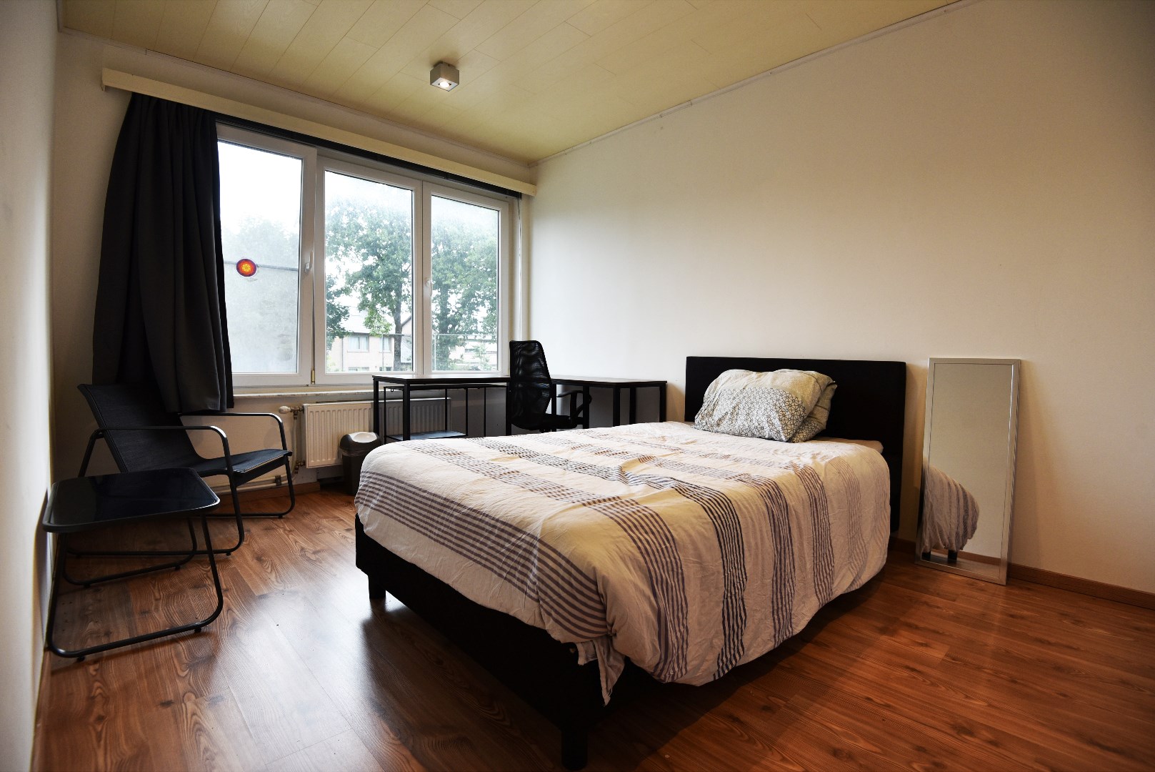 Ruim appartement  (126m²) met 3 slaapkamers en autostaanplaats te Eeklo 