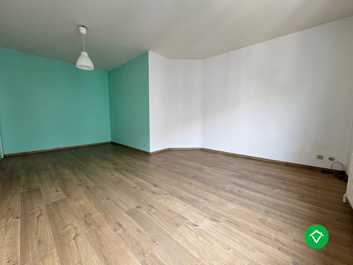 Instapklaar appartement met 2 slaapkamers en garage te Gent 