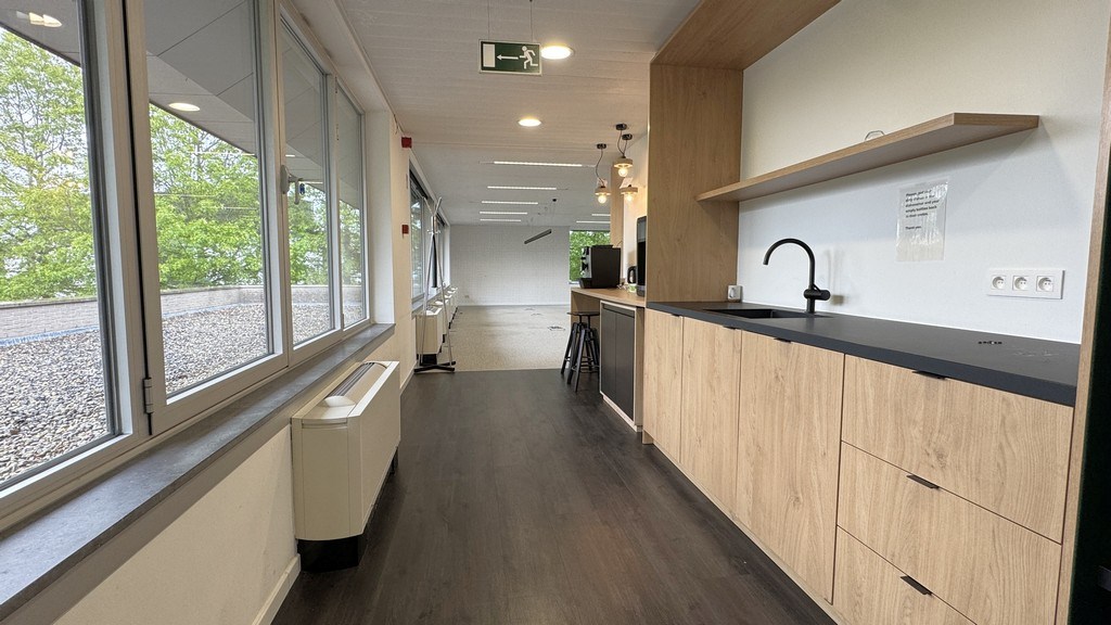 Gerenoveerde kantoren te huur aan N70 in Lochristi
