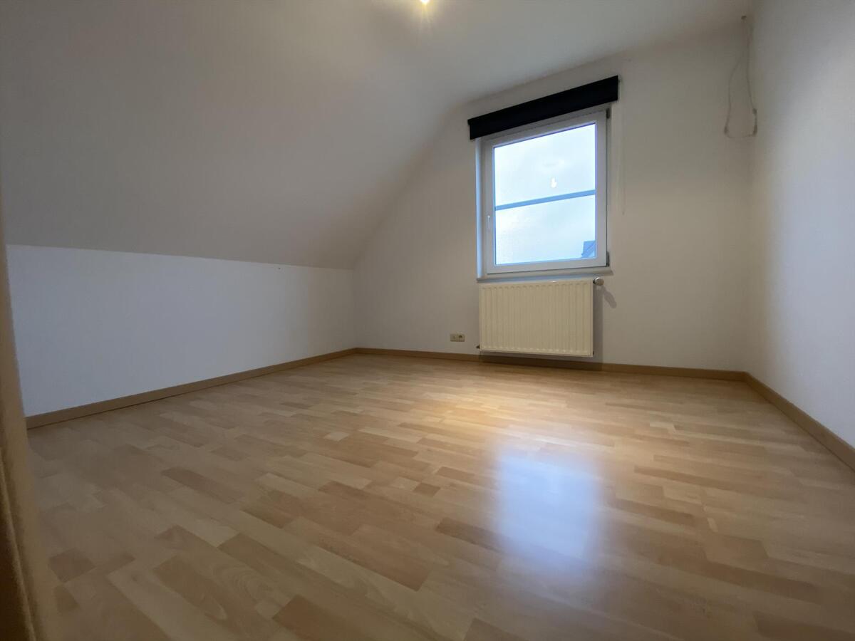 Alleenstaande woning met 3 slaapkamers en garage te Eernegem 