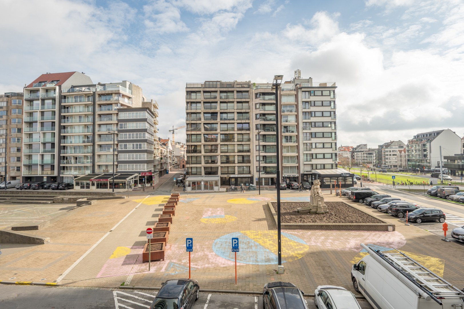Hoekappartement met 2 slaapkamers en mooi zeezicht 