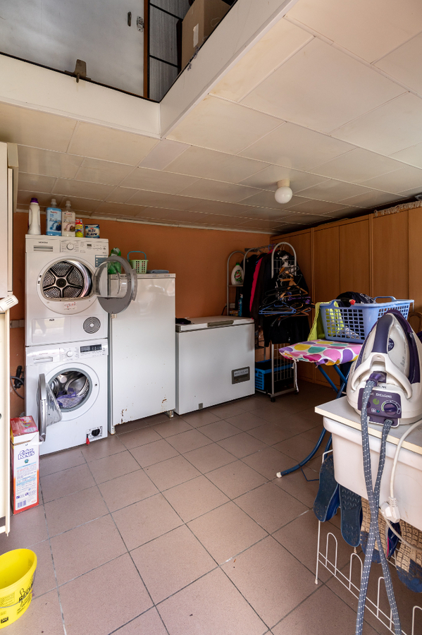 Woning met 4 slaapkamers op 1273 m² te Koekelare 