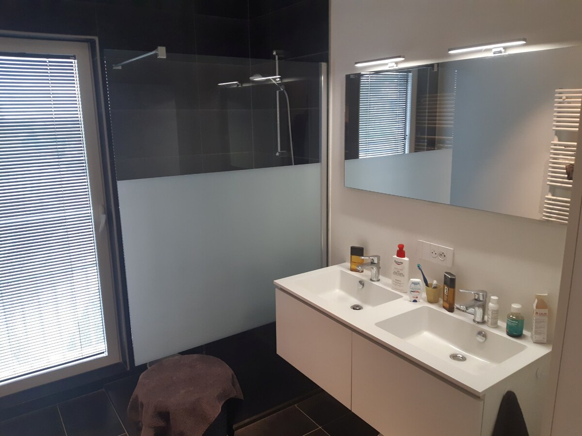 Ruim appartement in hartje Gavere. 