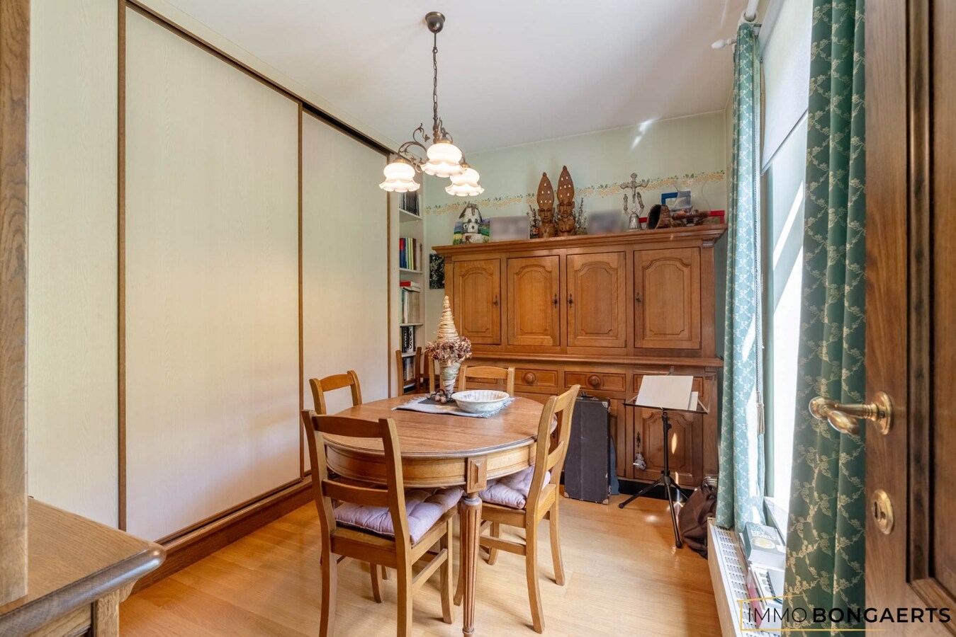 Zeer ruime woning op een leuke locatie te Bret-Gelieren 