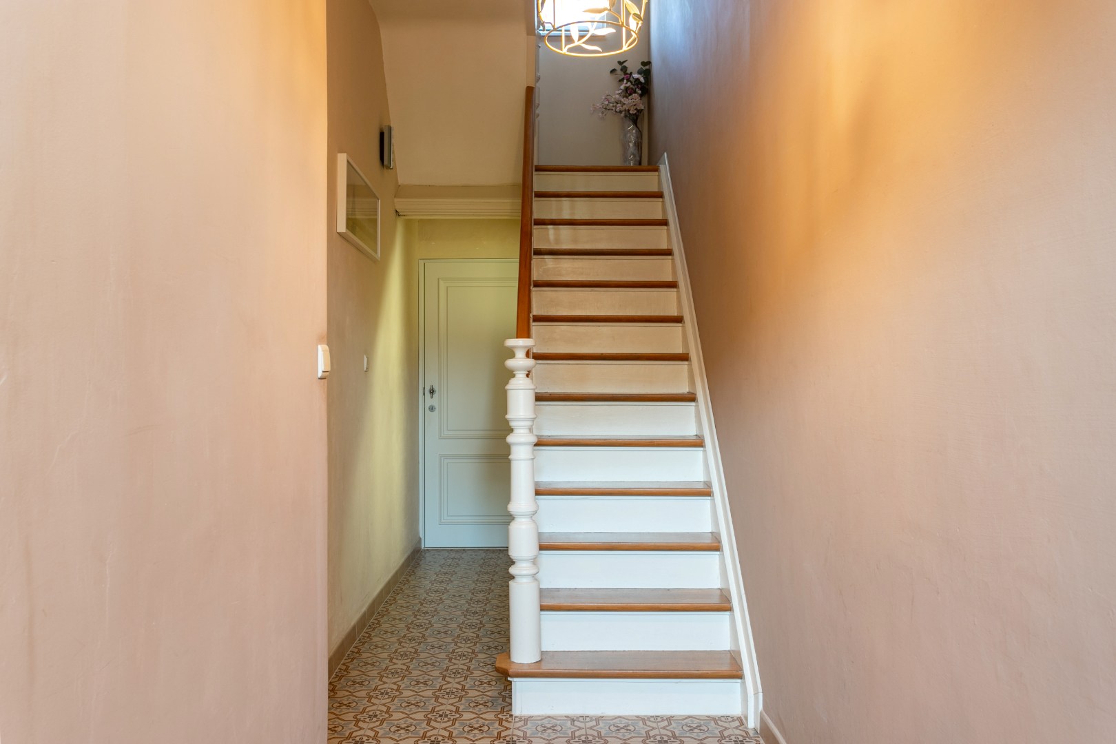 Instapklare woning met 3 slpk, oprit en tuin te Halle 