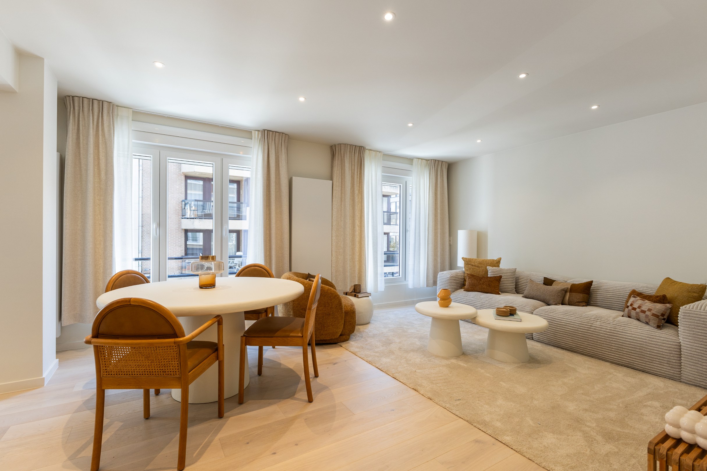 Appartement de 3 chambres à vendre à deux pas de la plage et de la place de la Tour de Lumière. 