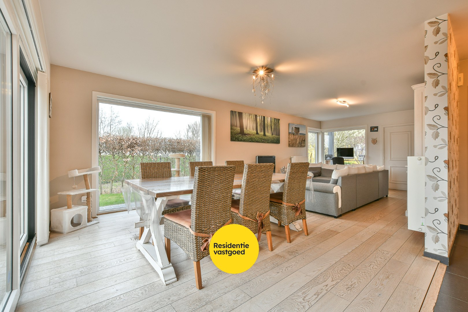 Instapklare halfopen woning met 3 slaapkamers en zonnige tuin in Vosseslag, vlakbij bos en duinen 