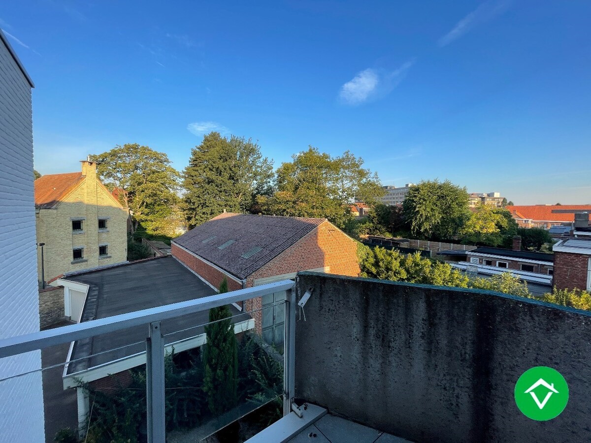 Instapklaar appartement met twee slaapkamers en garage te Roeselare 