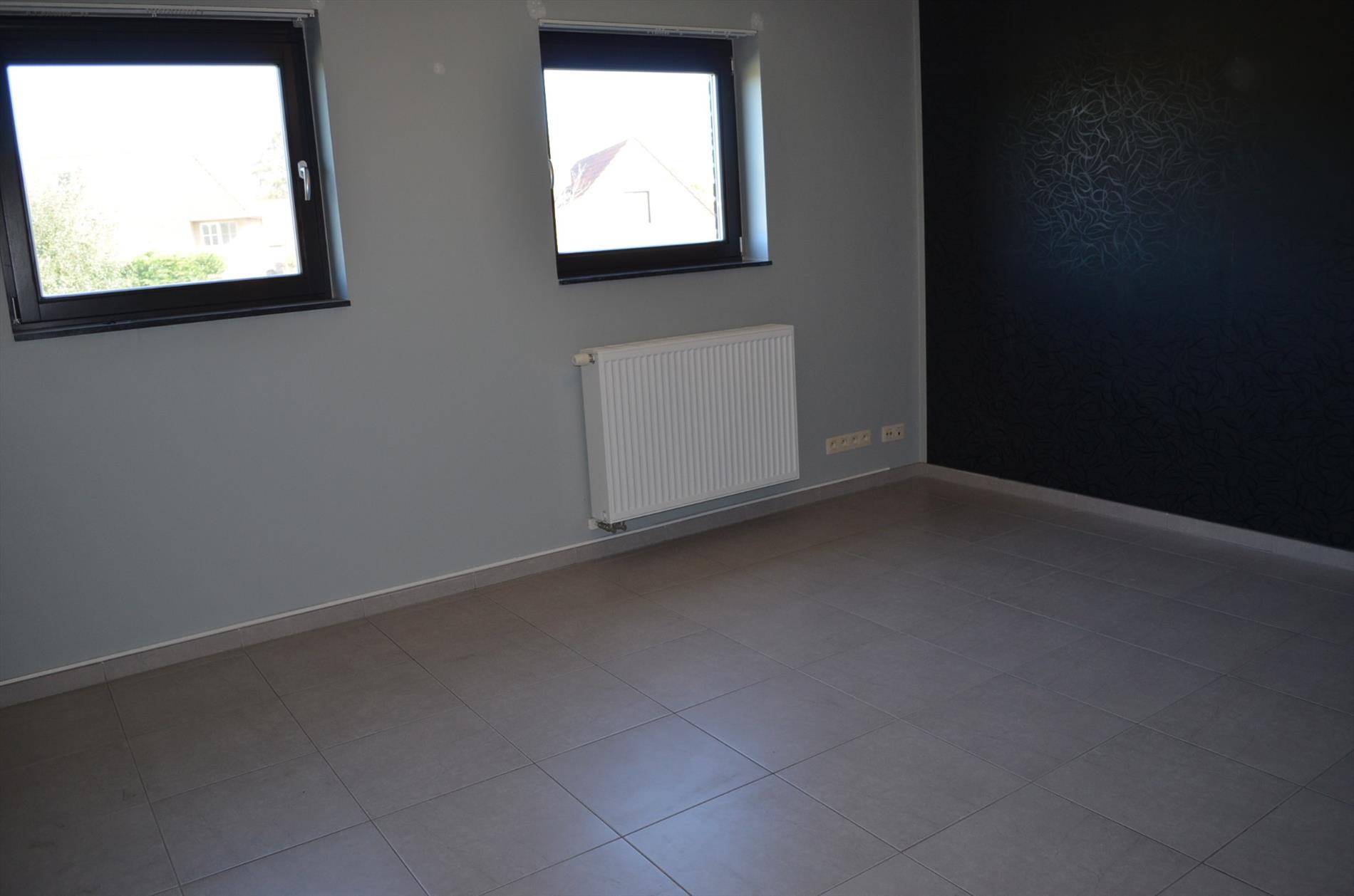 Halfopen bebouwing op 325m² met 3 slpks, tuin met terras en tuinhuis te Maldegem 