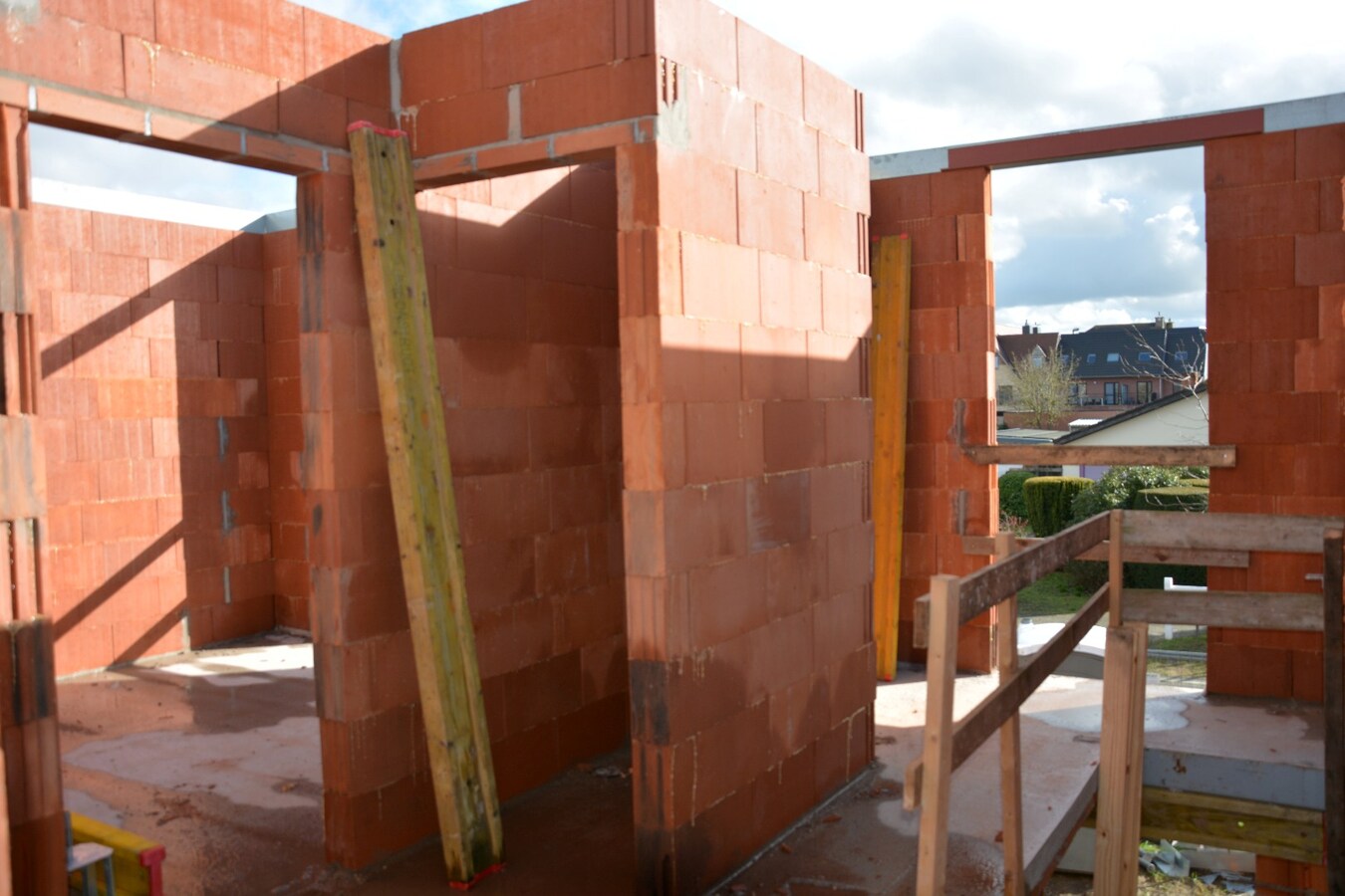 Nieuwbouwwoning op 416 m² – volledig naar eigen smaak af te werken 