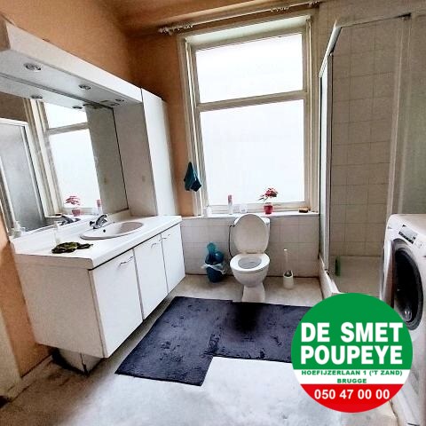 Handelshuis gelegen in de toeristische straat van Brugge 