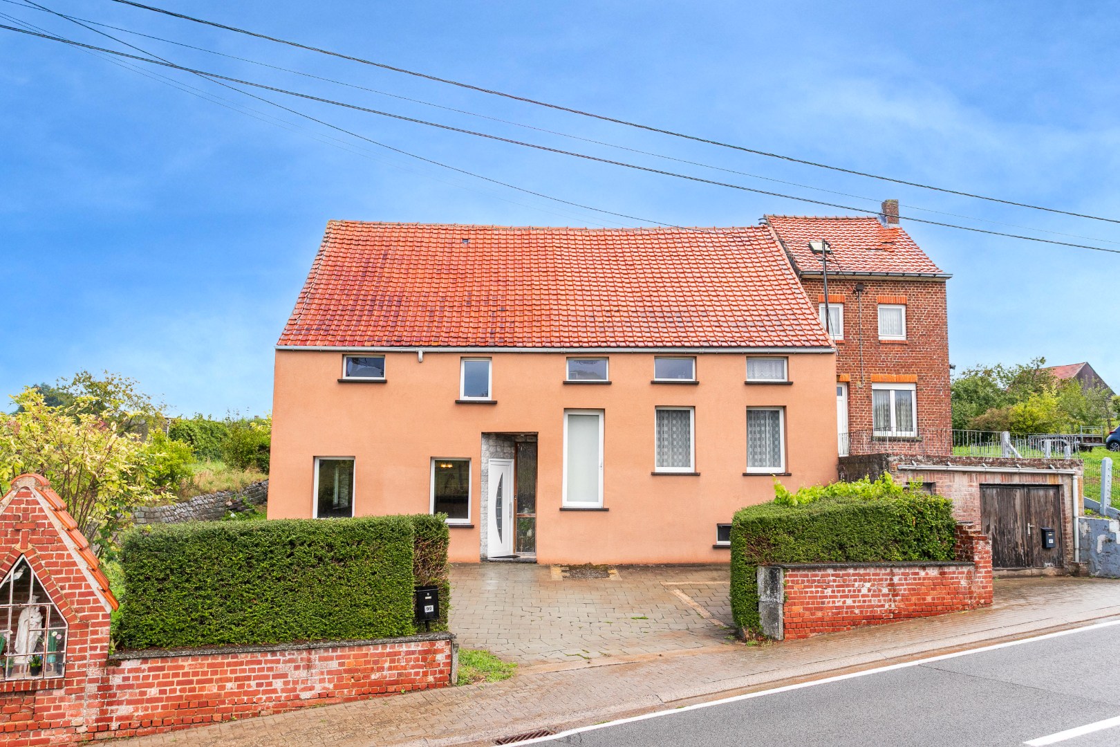 Unieke eigendom met twee woningen op een ruim perceel van 3.130 m² te Galmaarden 